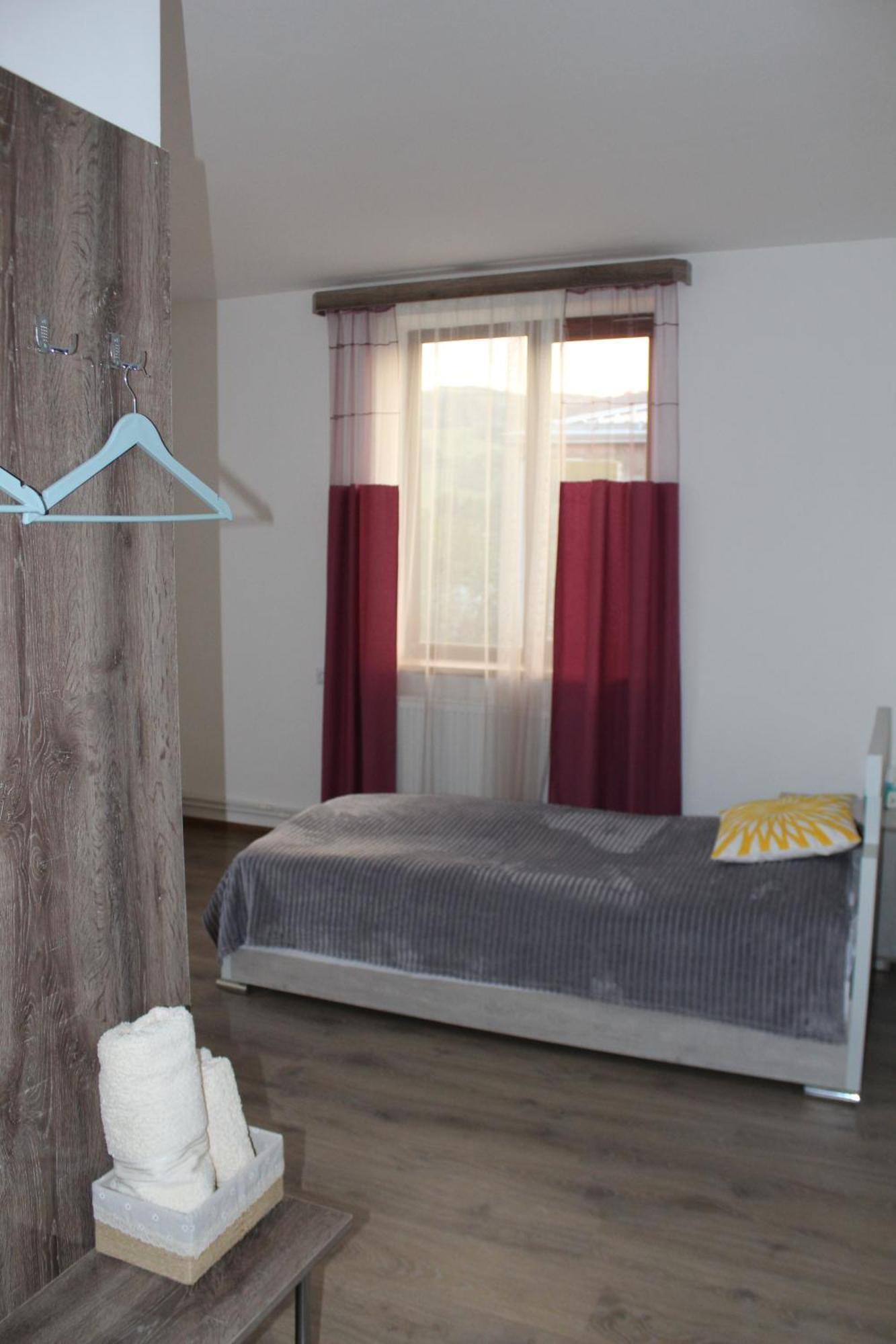 Bears And Berries Hotel Berd Kültér fotó