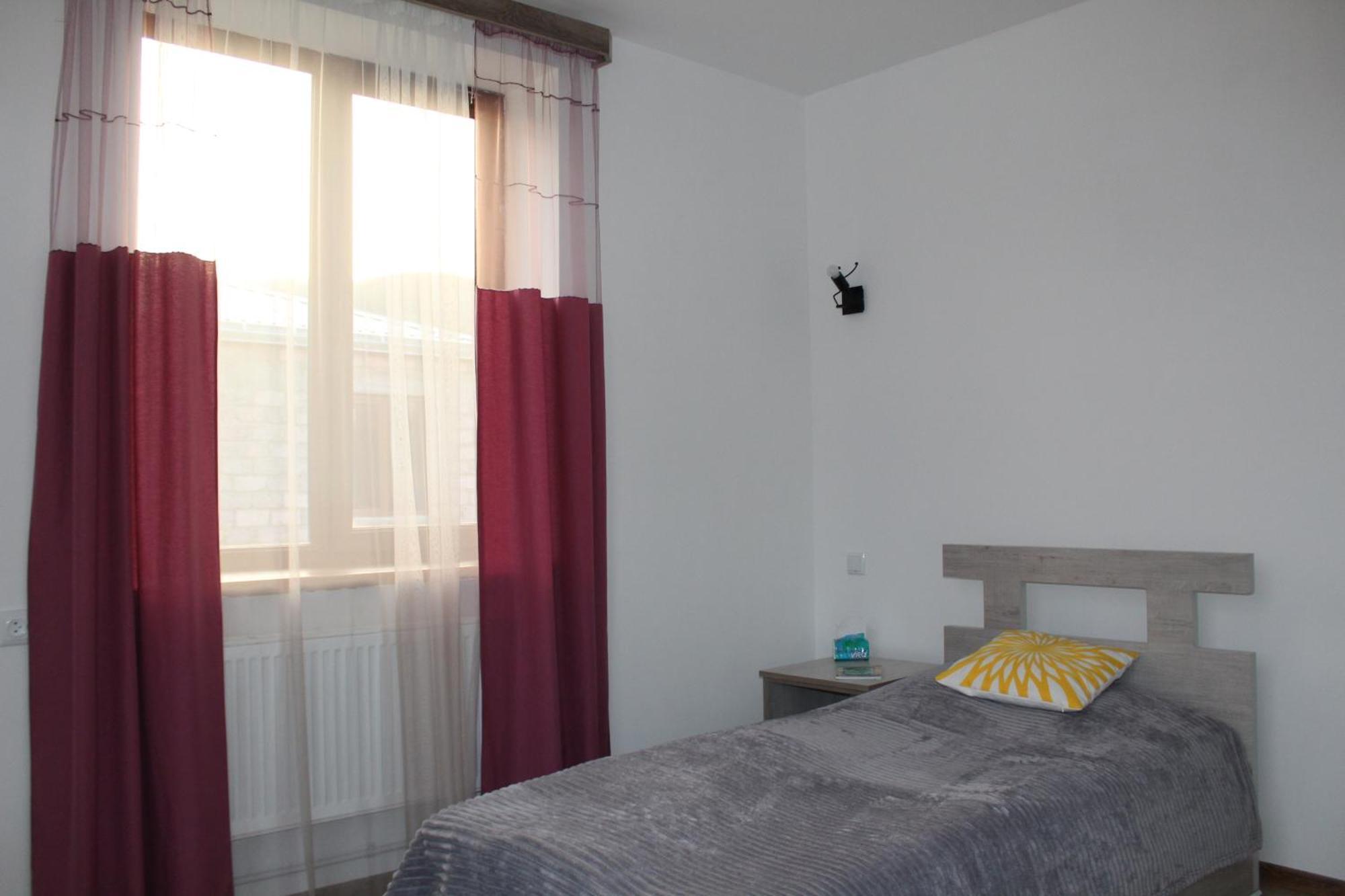 Bears And Berries Hotel Berd Kültér fotó