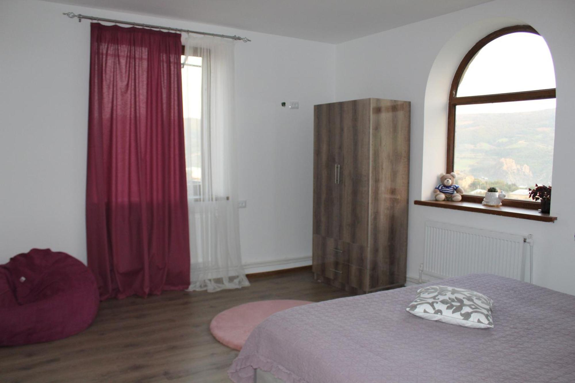 Bears And Berries Hotel Berd Kültér fotó